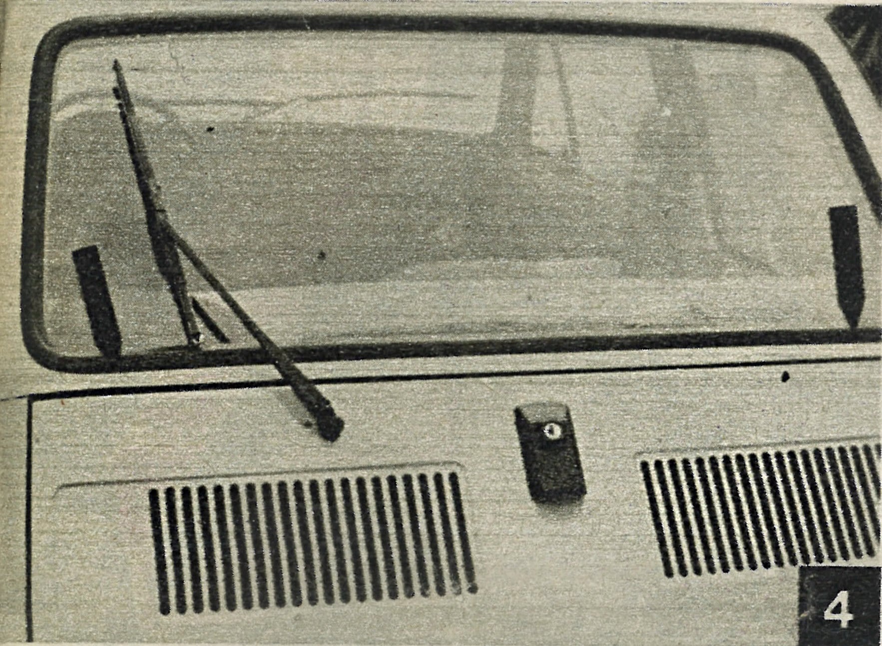 polski fiat 126p tył szyba klapa silnika