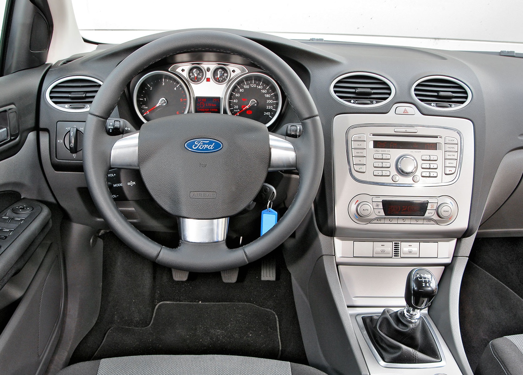 pierwsze uzywane auto_ford focus deska