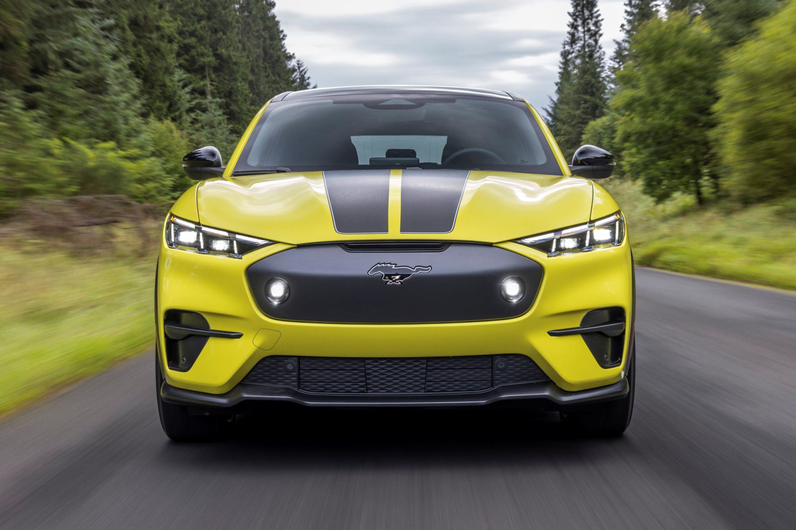 FORD-mustang-MACH-E_RALLYE-przod-2