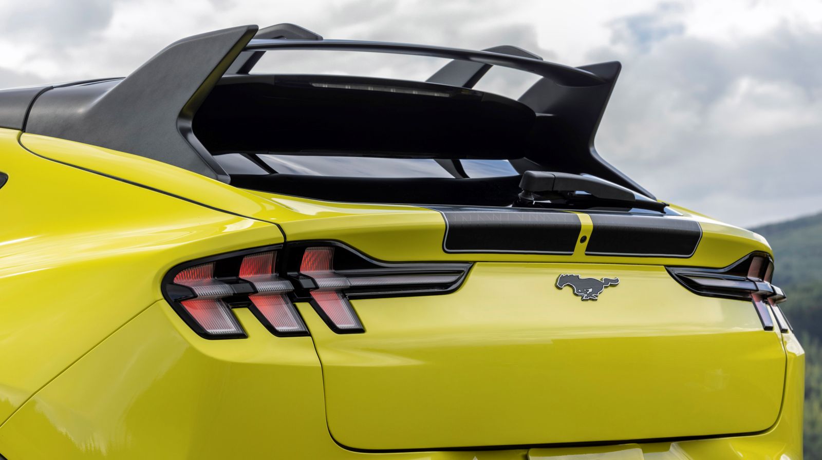 FORD-mustang-MACH-E_RALLYE-spojler