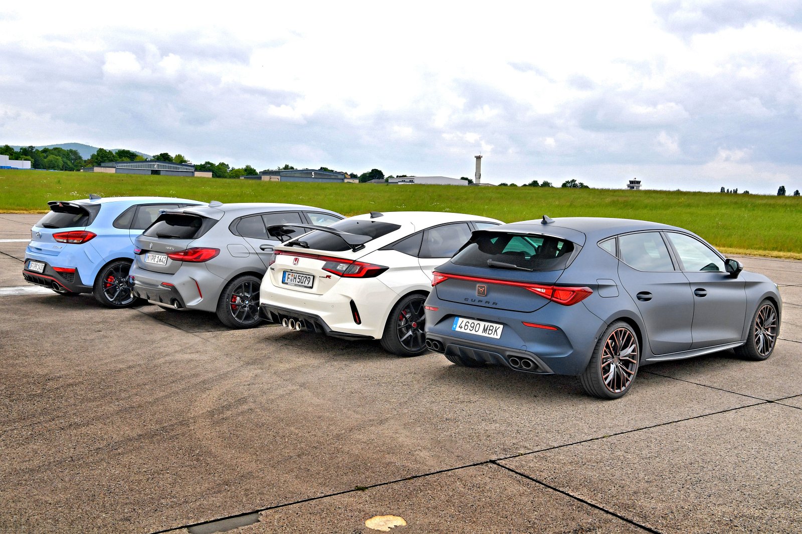 honda civic type r, hyundai i30 n, BMW 128ti, cupra leon VZ - porównanie cztery hot hatche 2023 tył