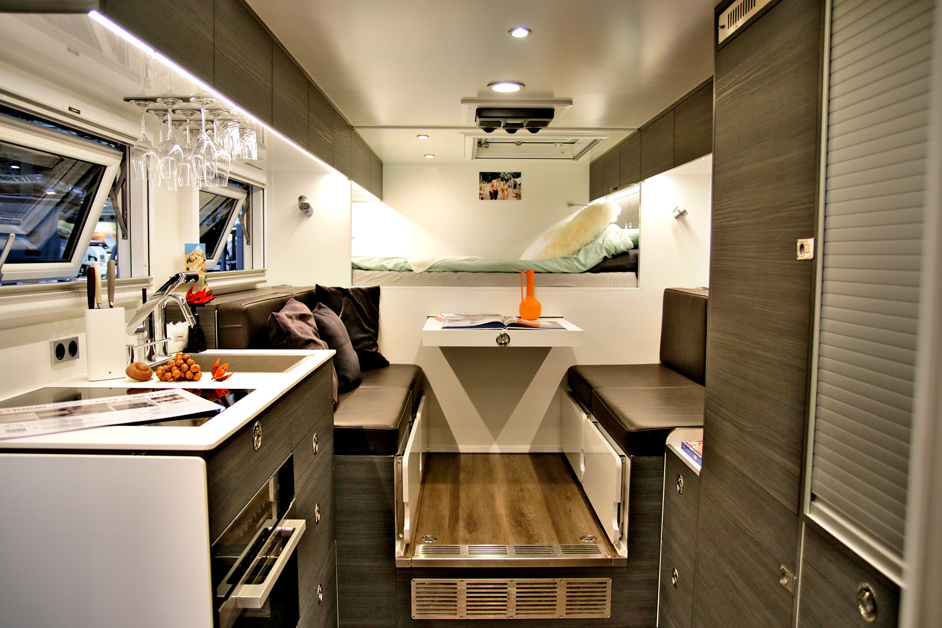 Salon karawaningu_Krug expedition wnetrze