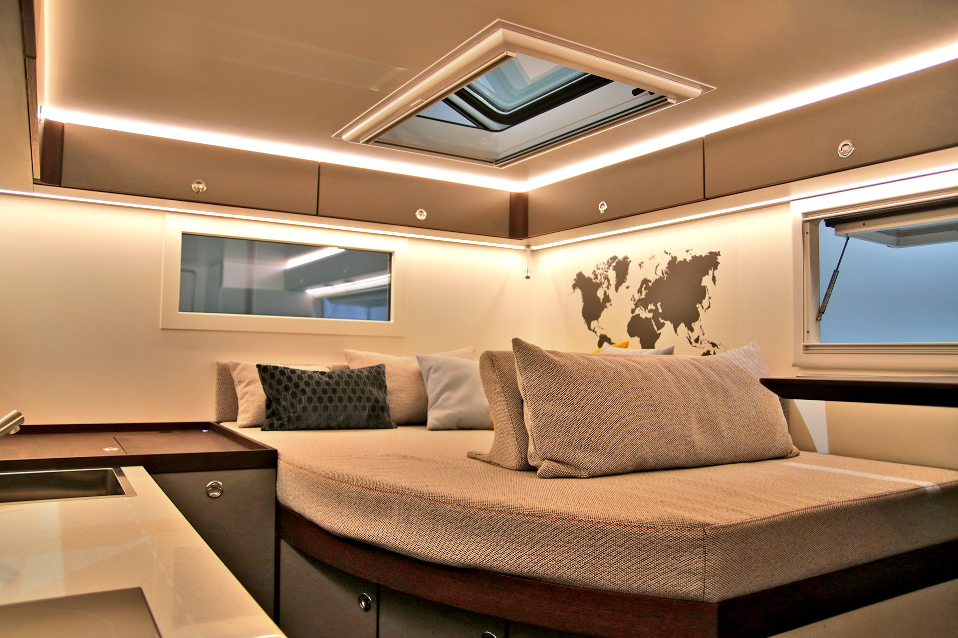 Salon karawaningu_mogx wnetrze