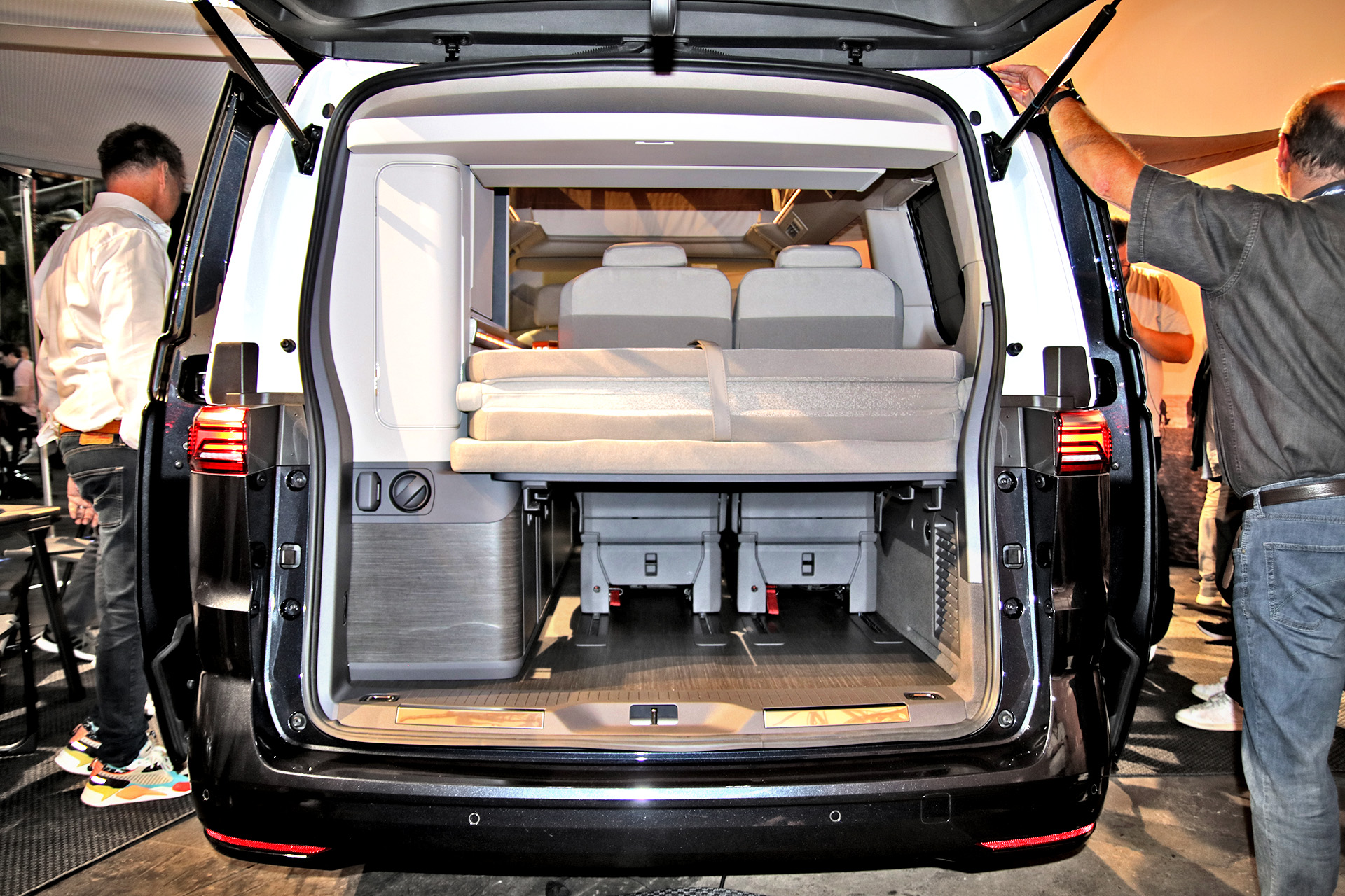 Salon karawaningu_vw california concept tyl