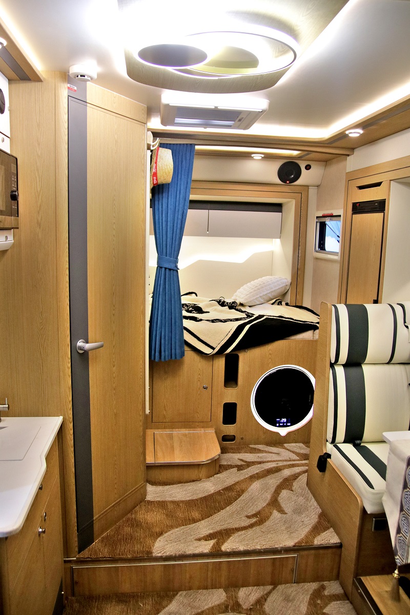 Salon karawaningu_Deddle RV pralka