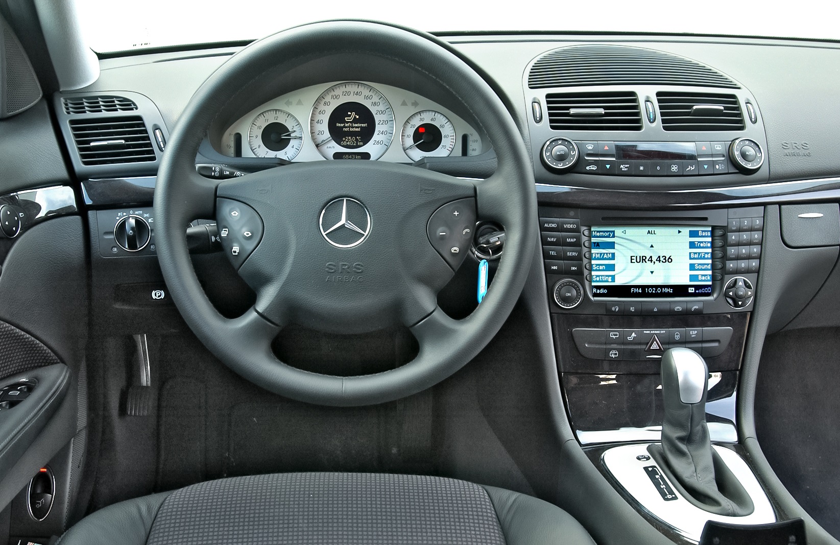 mercedes e w211 deska luksusowe uzywane kombi