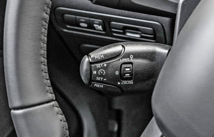 Citroen C3 Aircross 1.2 PureTech EAT6 Shine Pack –wnętrze, tempomat