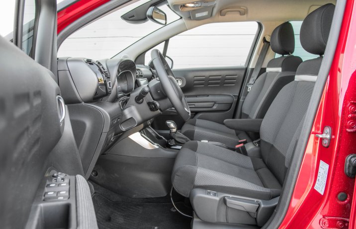 Citroen C3 Aircross 1.2 PureTech EAT6 Shine Pack –wnętrze, fotele