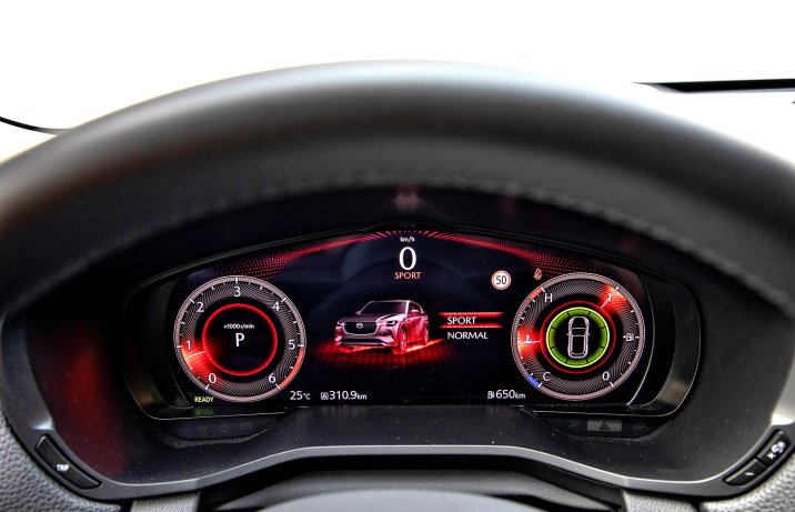 Mazda CX-60 3.3 e-Skyactiv D 200 KM 2WD – wnętrze, wskaźniki