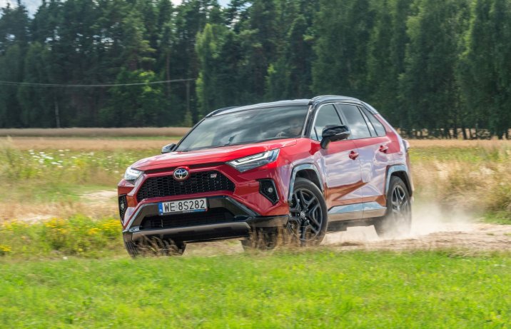 Toyota RAV4 - przód