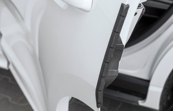 Ford Kuga - osłona krawędzi drzwi