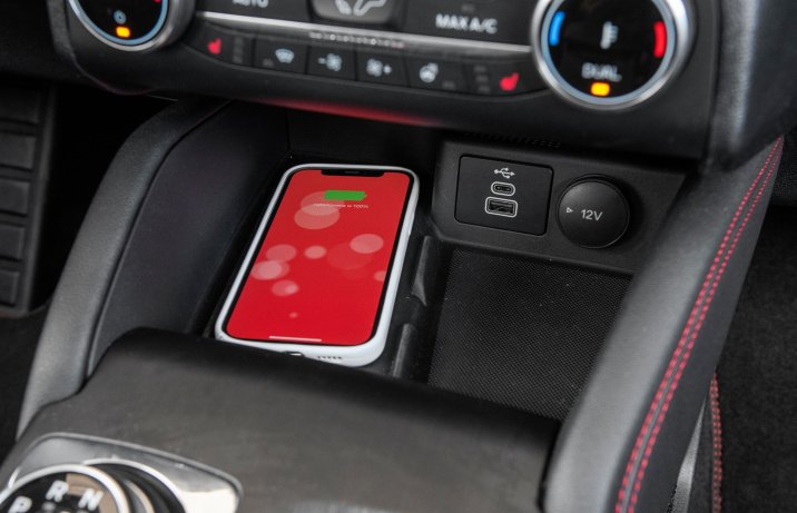 Ford Kuga - ładowarka