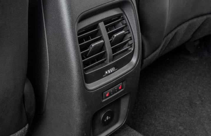 Ford Kuga - tył konsoli