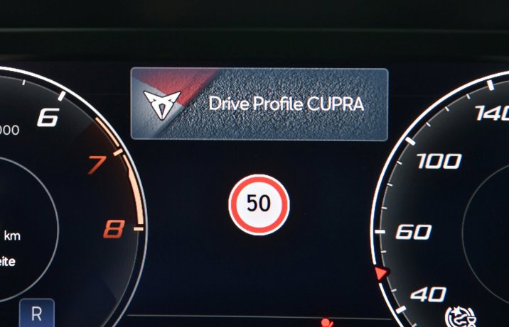 Cupra Leon VZ 2.0 TSI 300 KM (2023) – test – wirtualne wskaźniki
