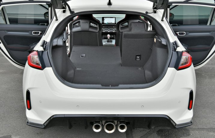 Honda Civic Type R (2023) – zdjęcia – bagażnik