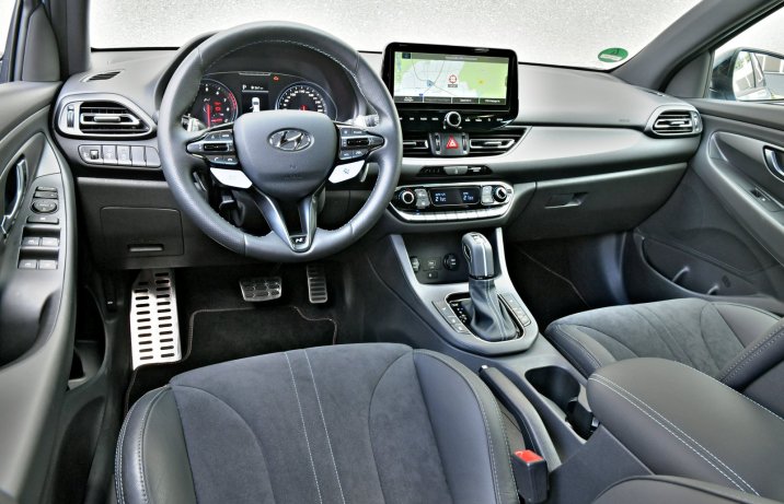 Hyundai i30 N Performance (2023) – test – kokpit