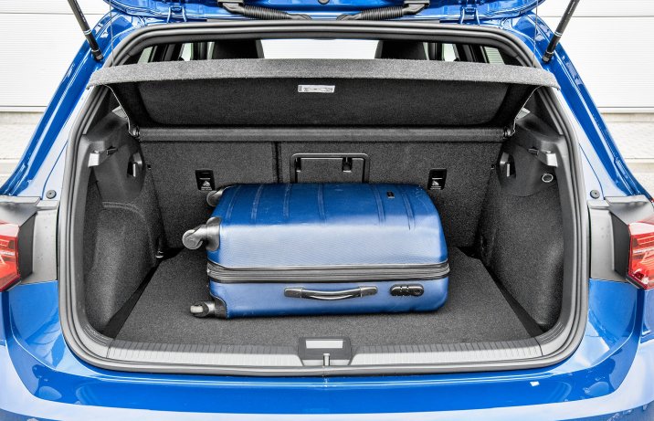 Volkswagen Golf 1.5 eTSI 130 DSG R-Line – wnętrze, bagażnik