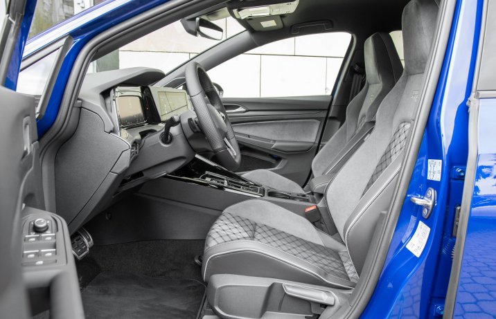 Volkswagen Golf 1.5 eTSI 130 DSG R-Line – wnętrze, fotele