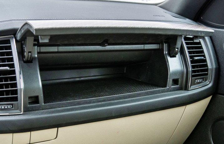 Skoda Kodiaq 1.5 TSI DSG Style – schowek w desce rozdzielczej