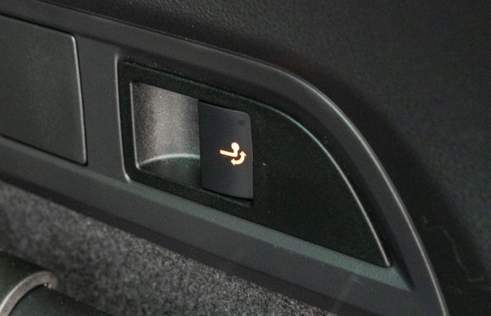 Skoda Kodiaq 1.5 TSI DSG Style – przycisk sterowania hakiem holowniczym