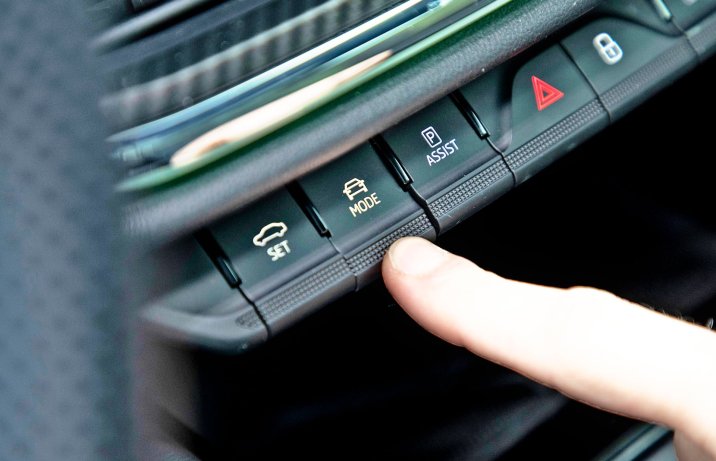 Skoda Enyaq Coupe RS – wnętrze, przyciski skróty