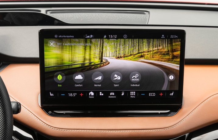 Skoda Enyaq Coupe 80 – ekran z trybami jazdy