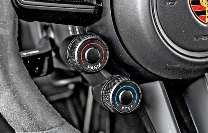 Porsche 911 GT3 RS (992) – deska rozdzielcza, sterowanie na kierownicy