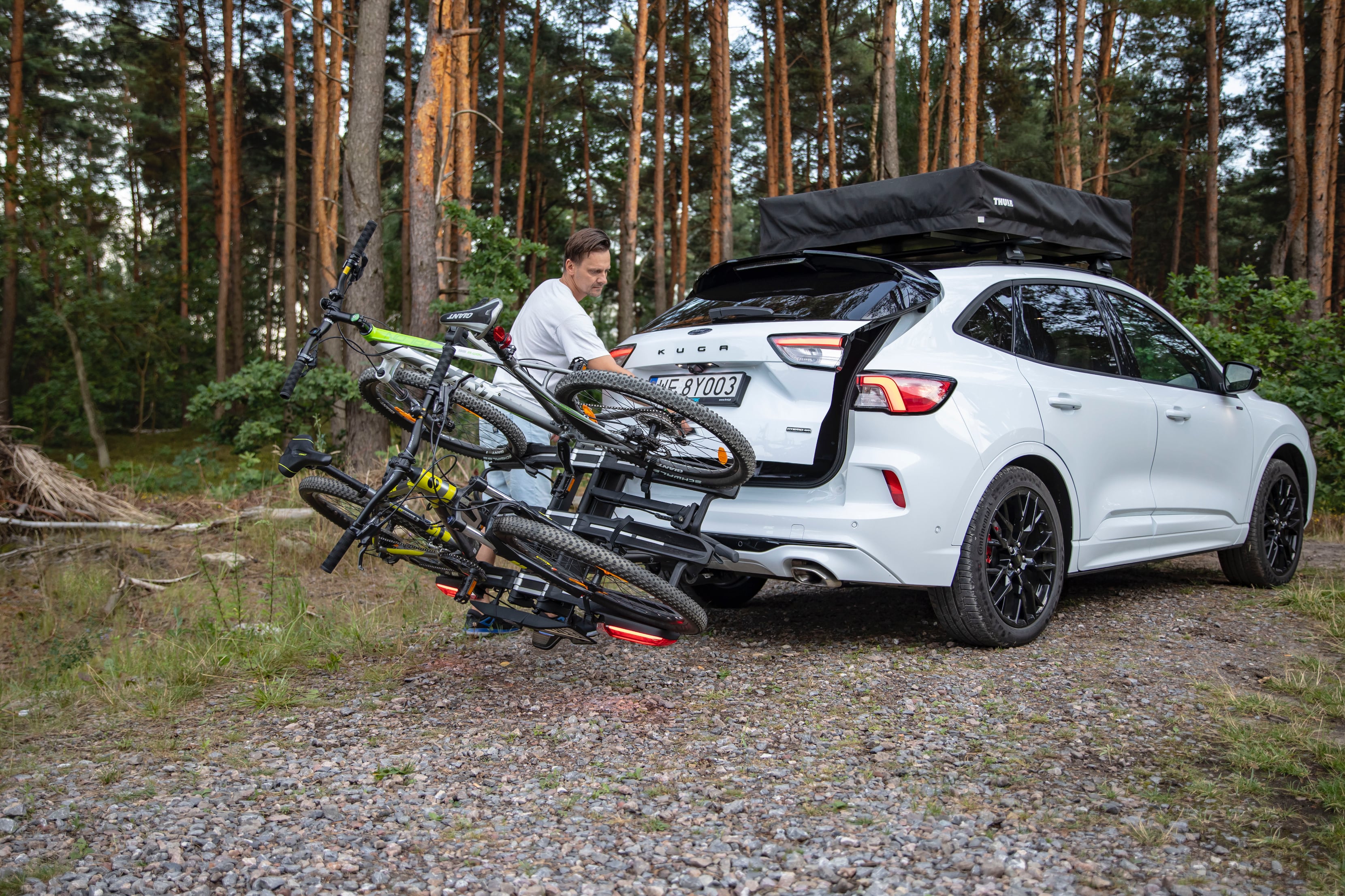 Ford-Kuga-2.5-Hybrid-ST-Line-X-Black-rowery-1