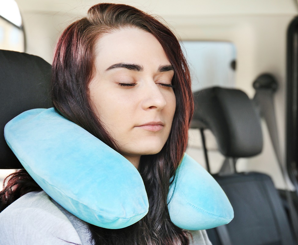 dmuchane akcesoria_poduszka na szyje