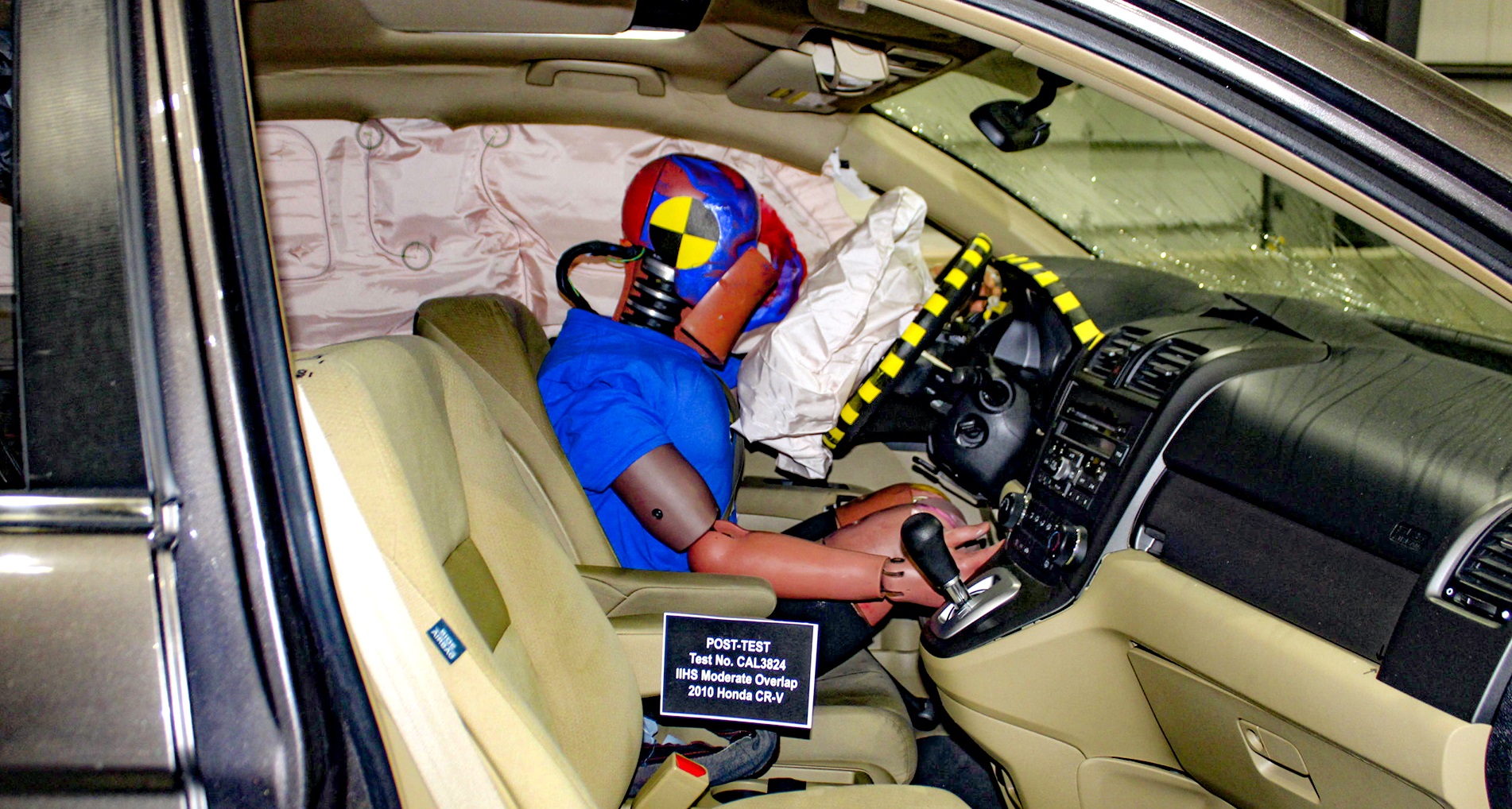 skutki zderzen przy roznych predkosciach  80 kmh wnetrze