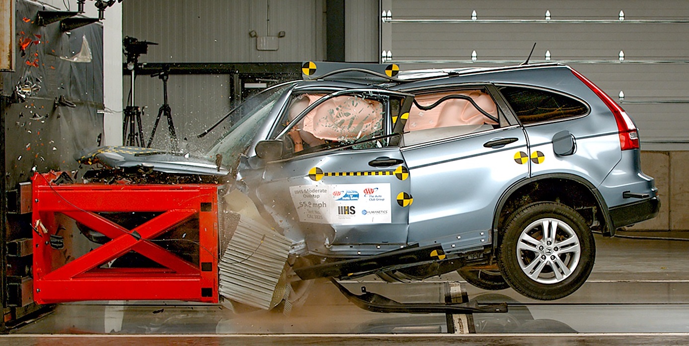 skutki zderzen przy roznych predkosciach 90 kmh