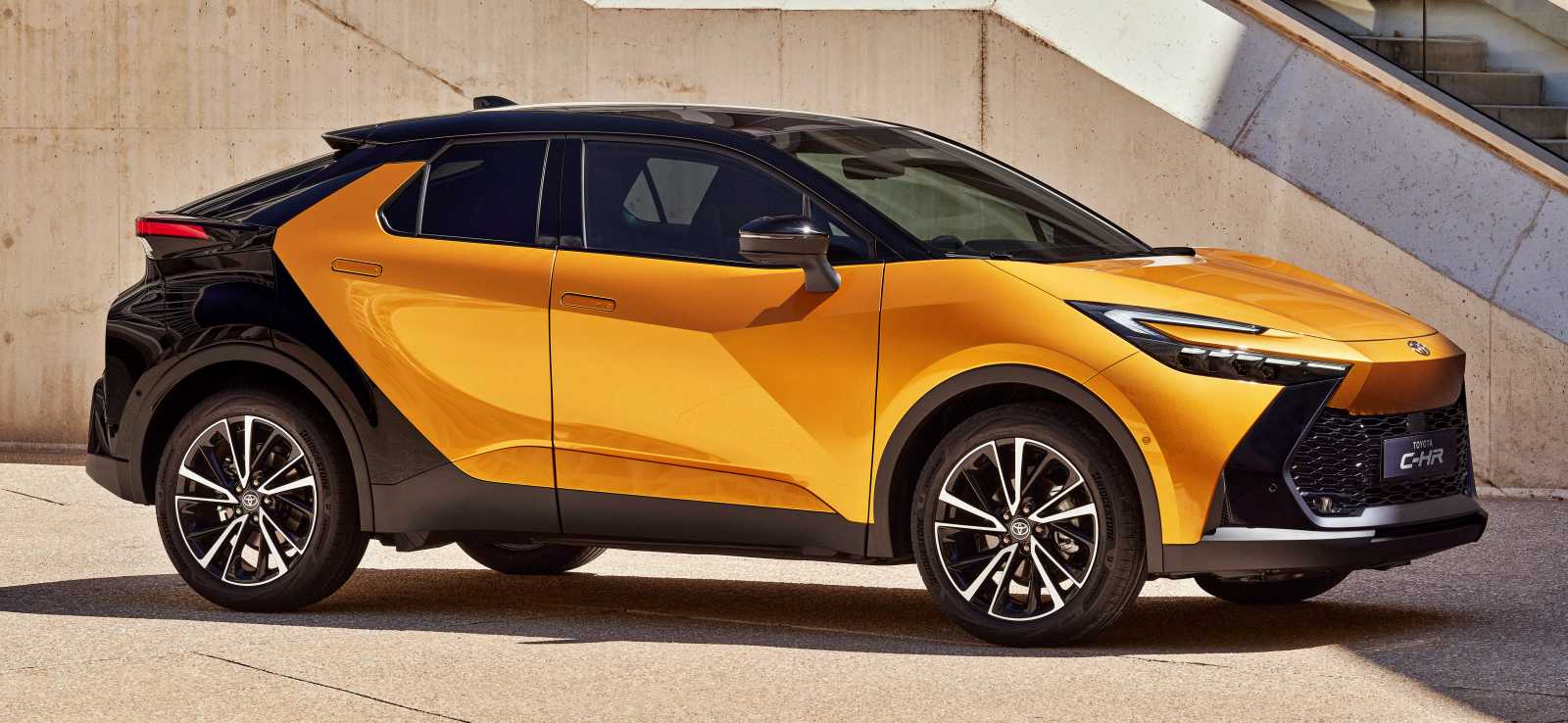 toyota-chr-drugiej-generacji-przod