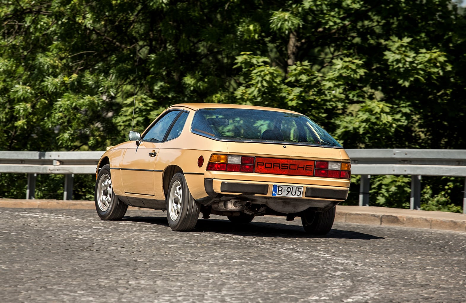 Porsche 924 tył