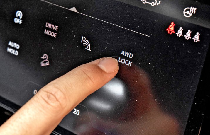 SsangYong Torres 1.5 GDI Turbo 6AT 4x4 Wild – wnętrze, deska rozdzielcza, wyświetlacz, blokowanie napędu 4x4