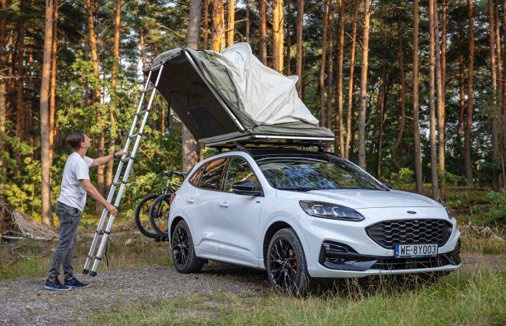Ford Kuga 2.5 Hybrid ST-Line X Black – rozkładanie namiotu Thule Approach