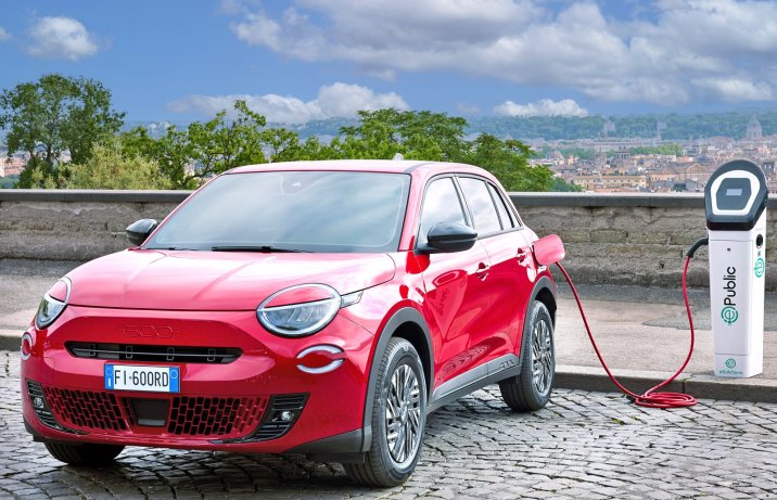 Fiat 600 (2023) - ładowanie