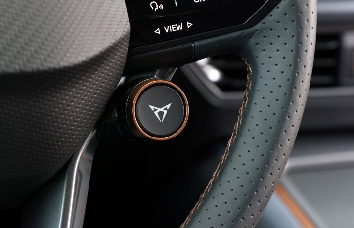 Cupra Born - przycisk trybów