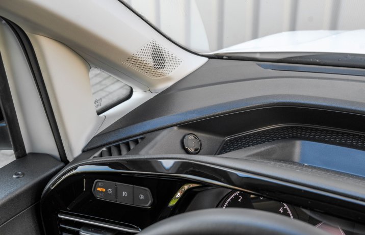 Ford Tourneo Connect - półka