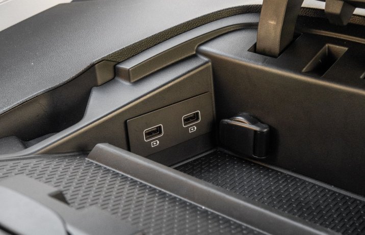 Renault Kangoo - gniazdka