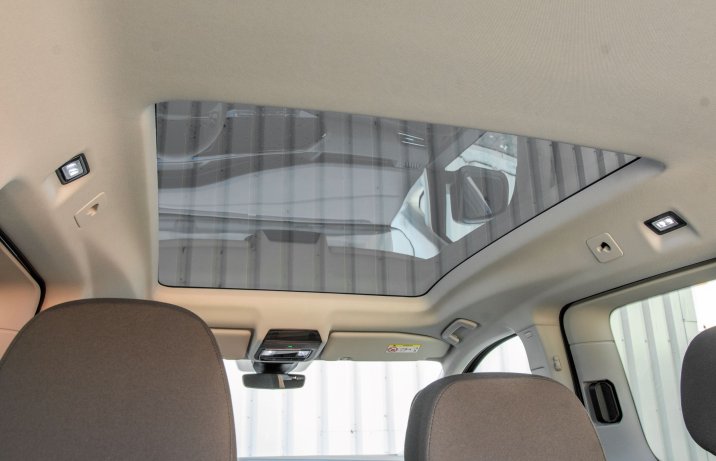 Volkswagen Caddy - okno dachowe