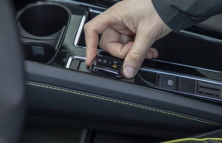 Skoda Enyaq Coupe RS – dźwignia przekładni