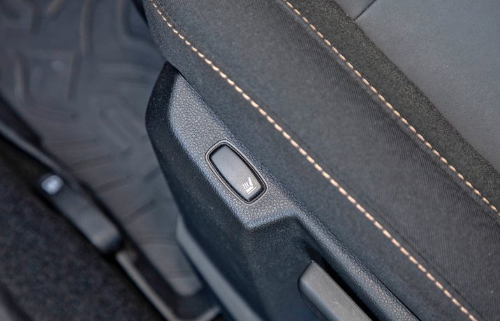 Dacia Duster ECO-G 100 Extreme – wnętrze, ogrzewanie fotela