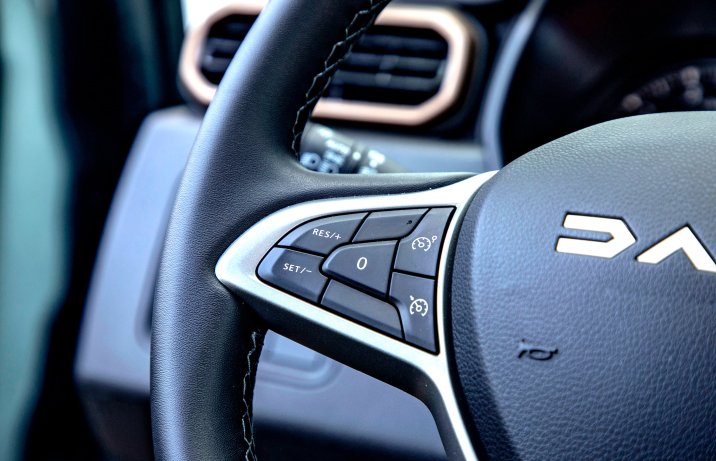 Dacia Duster ECO-G 100 Extreme – wnętrze, sterowanie tempomatem
