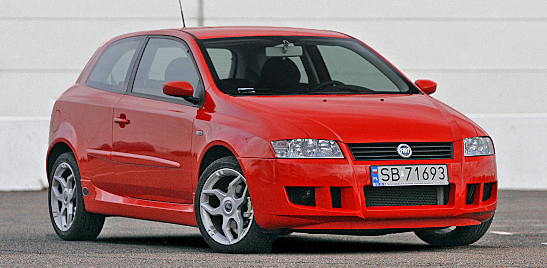 uzywane trzydrzwiowe kompakty_fiat stilo