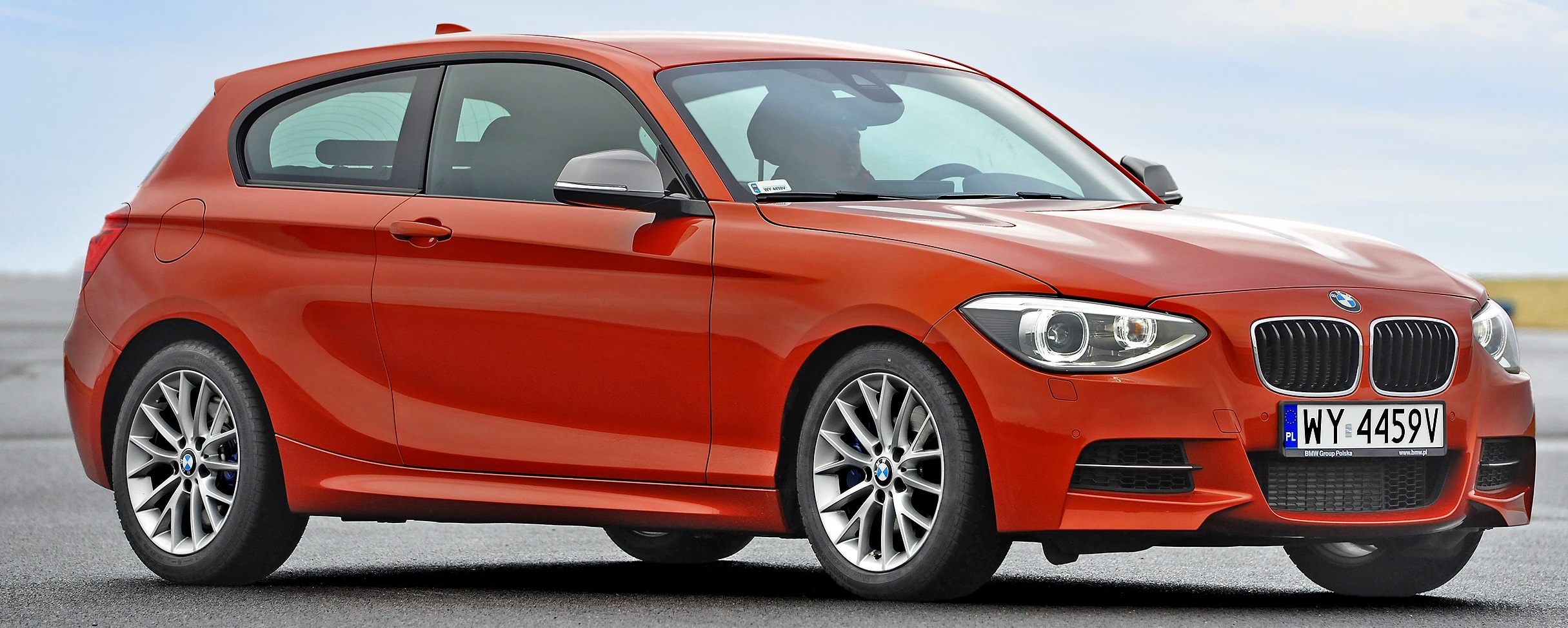 uzywane trzydrzwiowe kompakty_bmw serii 1