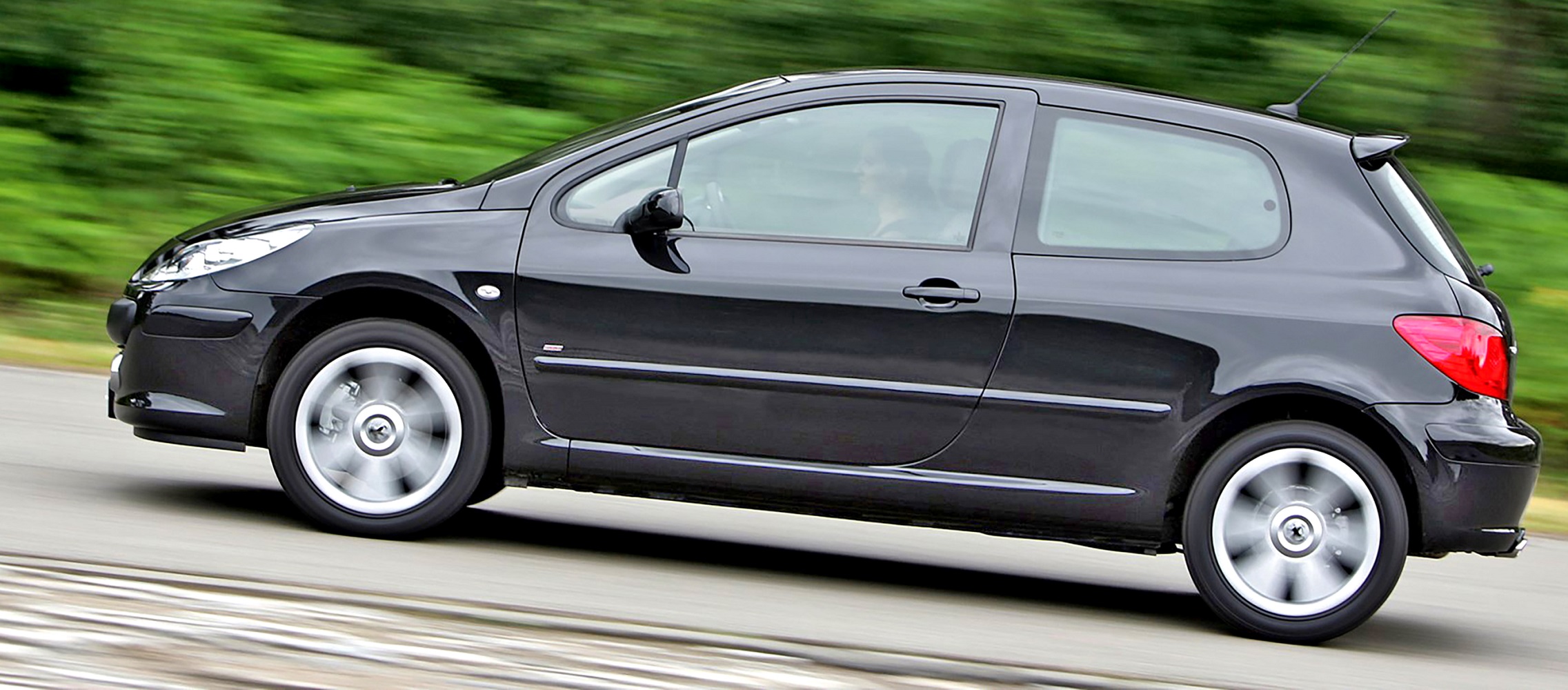 uzywane trzydrzwiowe kompakty_peugeot 307