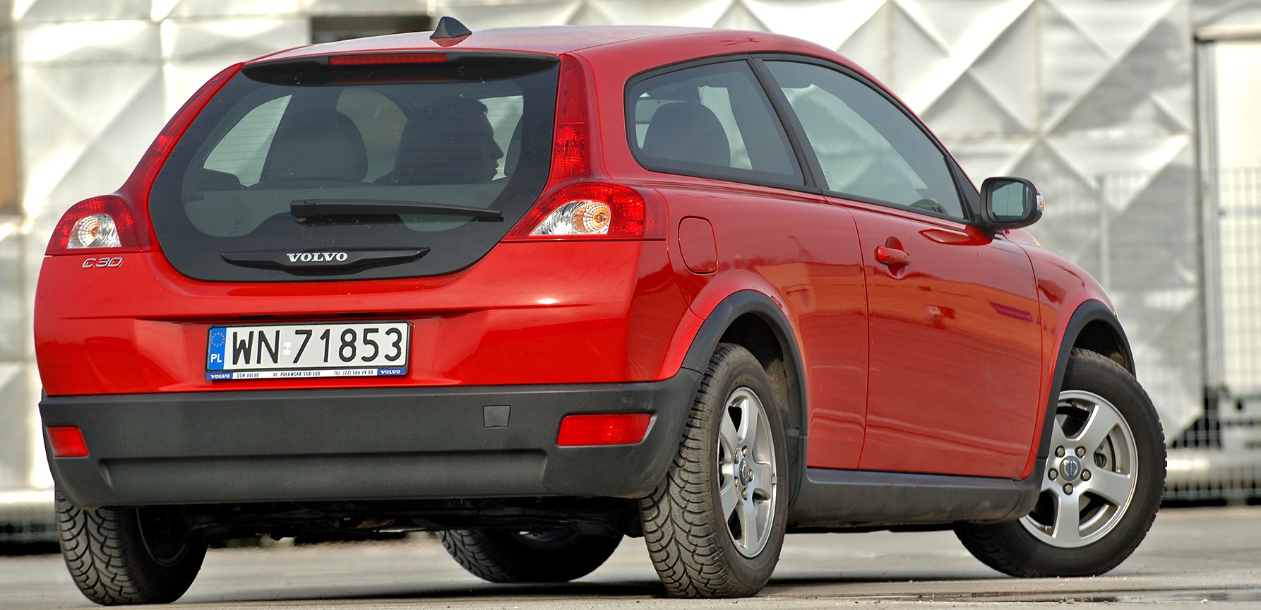uzywane trzydrzwiowe kompakty_volvo c30
