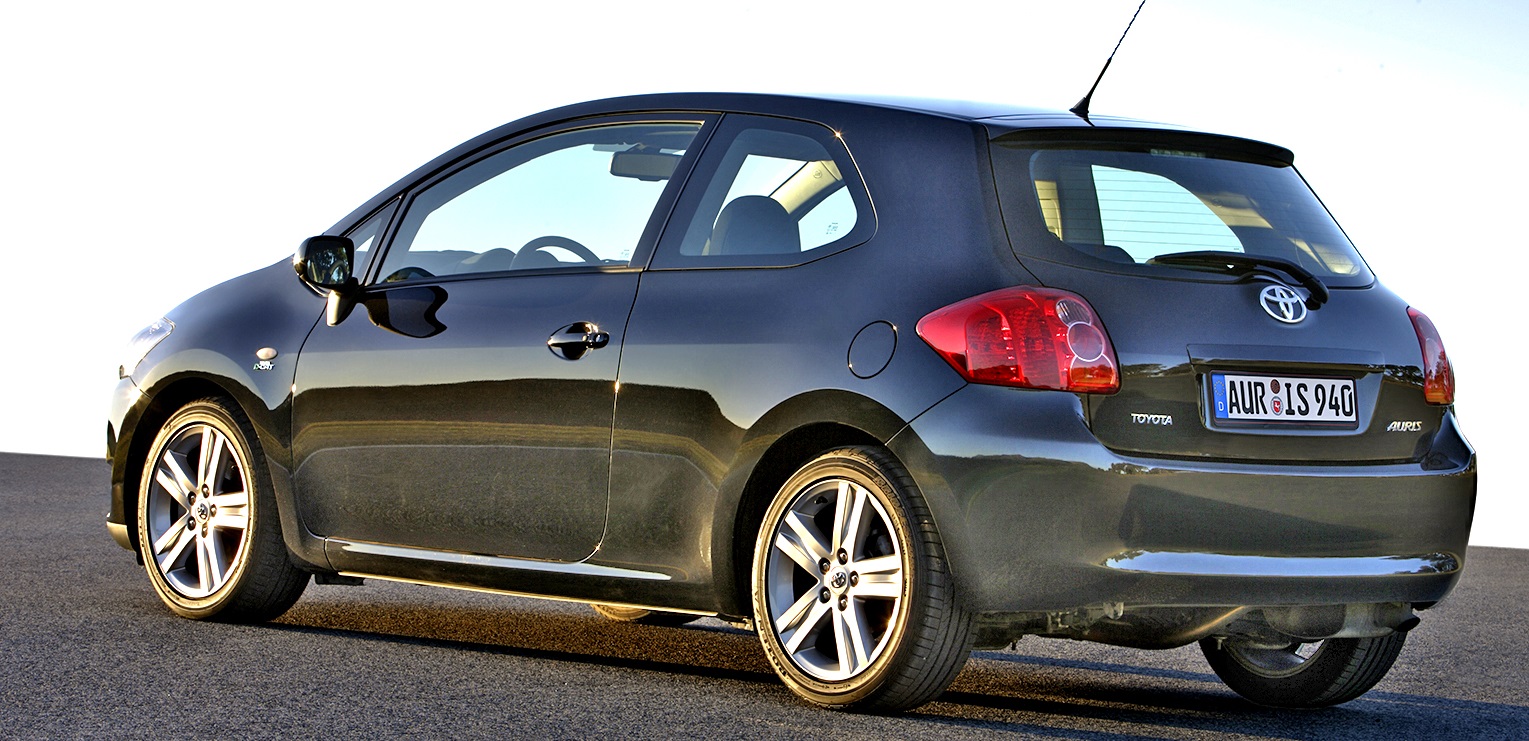 uzywane trzydrzwiowe kompakty_toyota auris