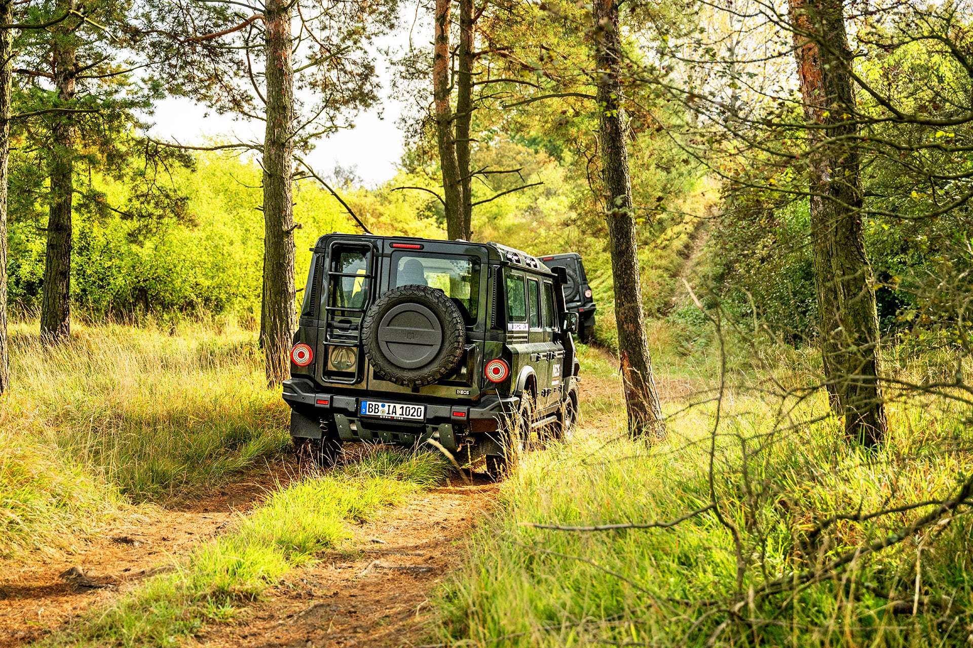 Ineos Grenadier tył w terenie