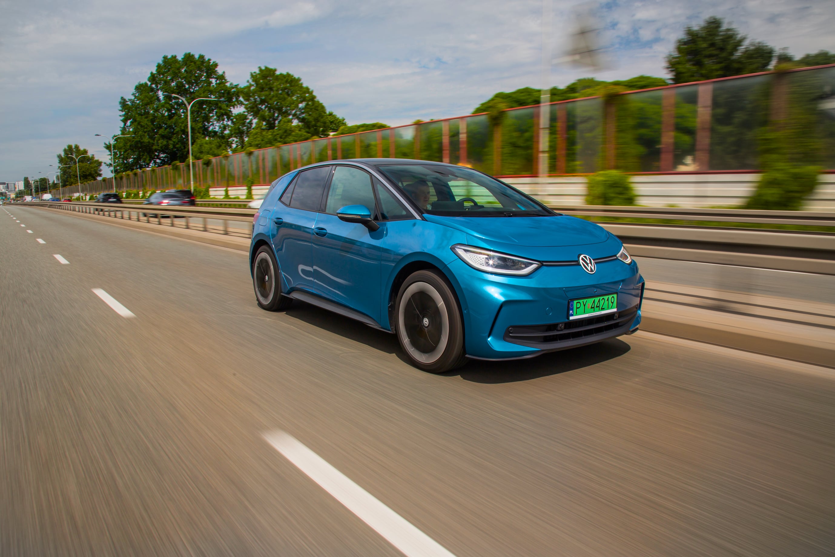 Volkswagen-ID.3-Pro-S-przod-w-ruchu